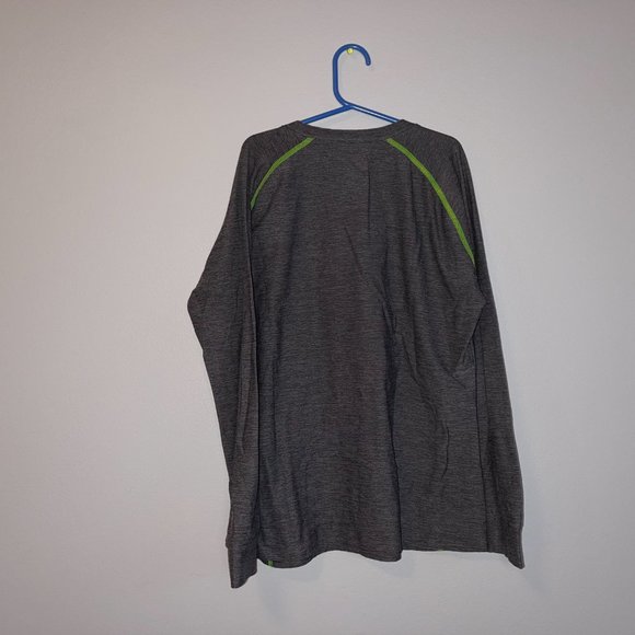 Boys Under Armour Long Sleeve - Picture 2 of 2